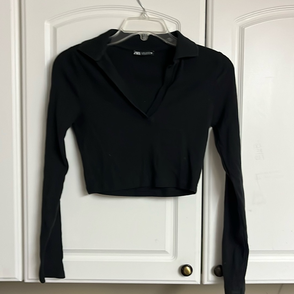 COPY - Zara long sleeve cropped top.
Size: M
Color: black